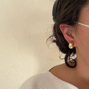 Elegant Gold Dainty Classic Earrings